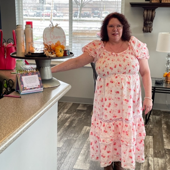 Meet your Posher, Julie - Picture 2 of 4